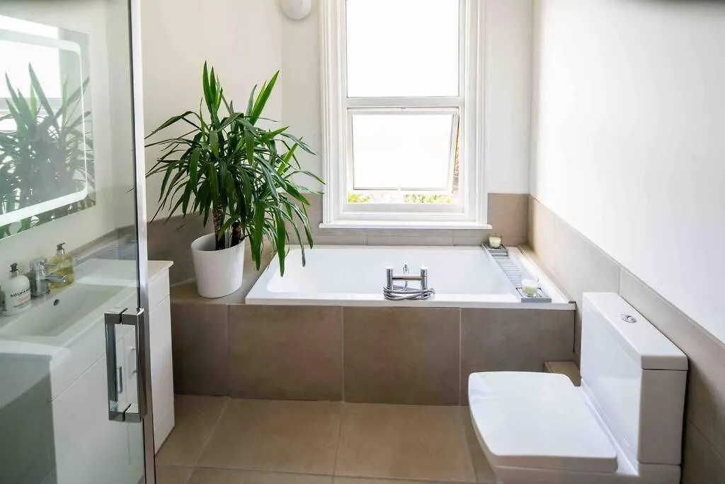 The Life Of Riley Villa Brighton Holiday home